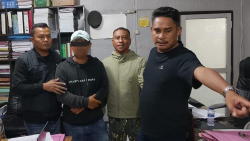 Pria berinisial H asal Desa Huu, Kecamatan Huu, Kabupaten Dompu, NTB, menyerahkan diri ke kantor polisi setelah melontarkan kata-kata mesum kepada anak tirinya. (Foto: Dok. Istimewa)