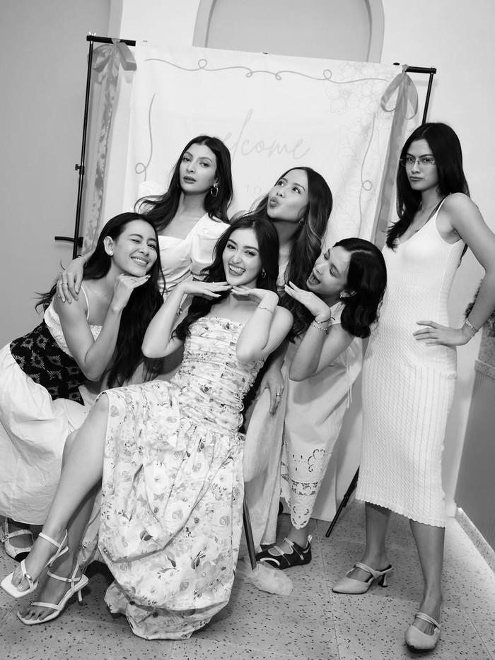 Ranty Maria menggelar bridesmaid proposal.