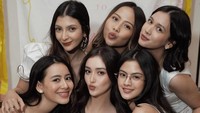 Yes jawaban para sahabat, menjawab permintaan Ranty Maria untuk menjadi bridesmaid di pernikahannya. Foto: Instagram @rantymaria