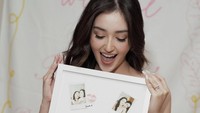 Ranty mau para sahabatnya terlibat langsung dan menjadi bagian dari hari bahagianya bersama Rayn Wijaya. Mereka saksi perjalanan cinta Ranty. Foto: Instagram @rantymaria