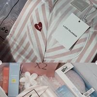 Beragam hadiah sudah dipersiapkan Ranty untuk para bridesmaid yang akan mendampinginya di pernikahan. Mulai dari sisir, baju tidur, softlens, hingga skincare. Foto: Instagram/@rantymaria