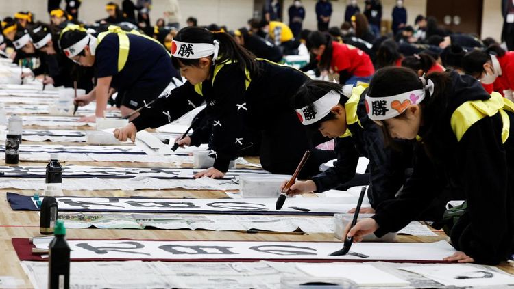 Ribuan Peserta Ikuti Kontes Kaligrafi Tahun Baru di Tokyo