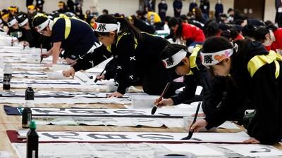 Ribuan Peserta Ikuti Kontes Kaligrafi Tahun Baru di Tokyo