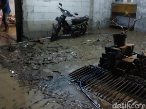 Banjir Terjang Green Pamengkang Cirebon Akibat Luapan Sungai