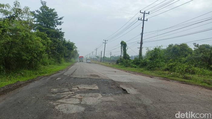 Jalan Palembang-TAA Dikeluhkan Warga karena Rusak dan Berlubang