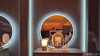 Samsung menampilkan konsep smart vanity dan perangkat perawatan personal, yang memadukan desain modern dengan teknologi pintar untuk pengalaman personal di rumah. Foto: Rachmatunnisa/detikINET