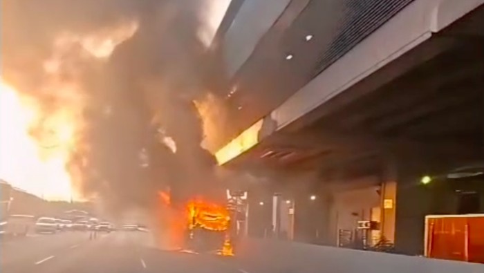 Ada Bus Terbakar di Tol Japek, Alarm di Stasiun LRT Jabodebek Sempat Menyala