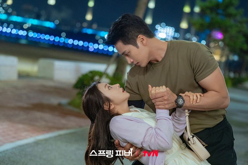 Spring Fever Drama Korea Spring Fever dibintangi Ahn Bo Hyun dan Lee Joo Bin.