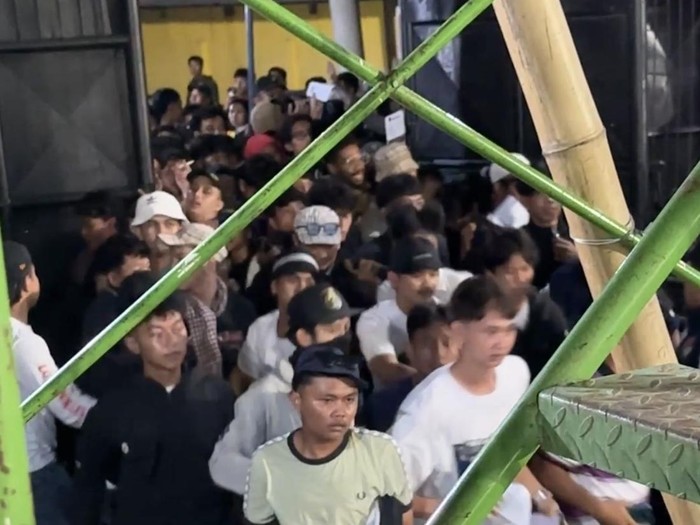 Datang ke Kediri, Suporter Persib Tanpa Tiket Bobol Pintu Stadion