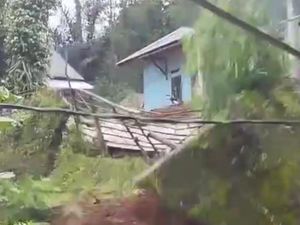 Hujan Picu Tembok Penahan Tanah di Lebak Ambruk, 1 Rumah Rusak Berat
