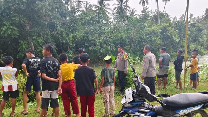 Tim SAR Gabungan melakukan proses pencarian bocah hilang diterkam buaya di sungai Konawe Selatan.