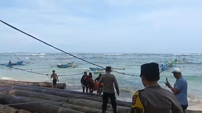 Wisatawan yang Hanyut Terbawa Ombak di Lampung Ditemukan Tewas