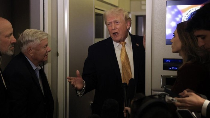 Trump Jejaskan Pertahanan Greenland: