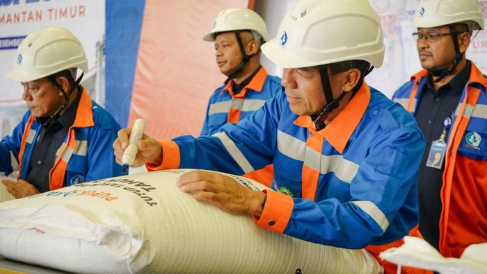 Sepanjang 2025, Pupuk Kaltim mencatatkan realisasi produksi yang melampaui target dengan total mencapai 3.578.366 ton pupuk urea dan 328.154 ton pupuk NPK, sementara untuk produk petrokimia tercatat produksi amonia sebesar 2.772.895 ton.