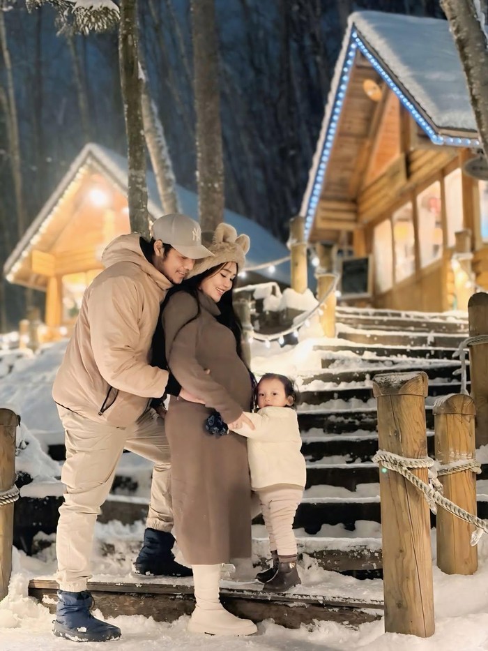 Via Vallen umumkan hamil anak kedua.