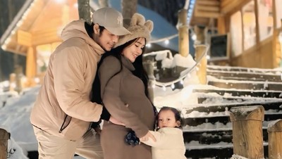 Potret Via Vallen Liburan ke Jepang, Pamer Baby Bump Umumkan Kehamilan Kedua