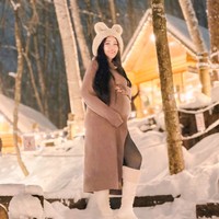 Via juga tampak memamerkan baby bump kehamilan keduanya. Baby bump tersebut sudah sangat jelas terlihat di perut Via. Foto: Instagram/@viavallen