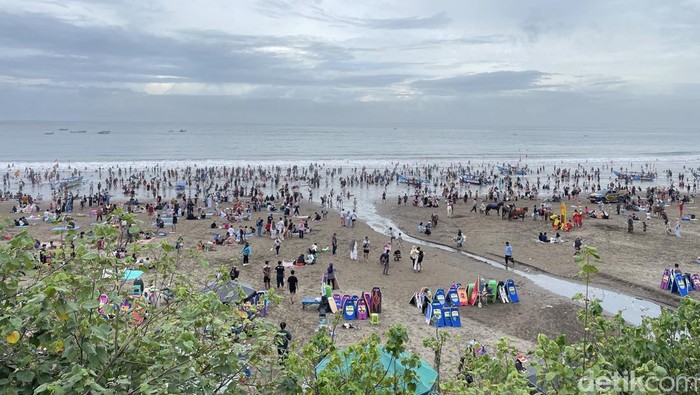 Sistem Parkir di Pantai Pangandaran Akan Dievaluasi