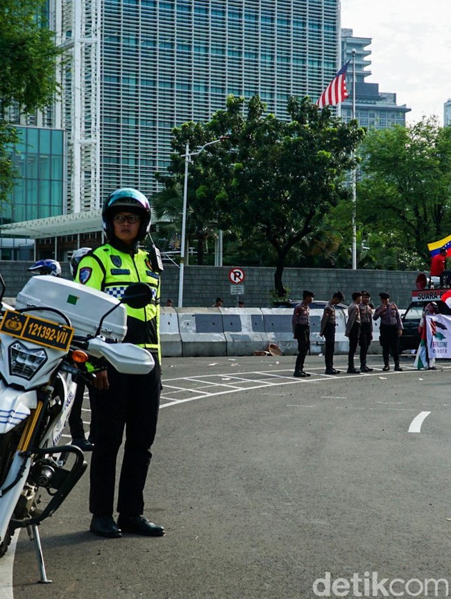 Ada Aksi di Kedubes AS, Polisi Atur Lalu Lintas dan Tutup Sejumlah Jalan
