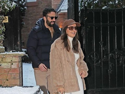 Amorim dan istrinya, Maria Joao Diogo, keluar dari rumah mewah mereka di Cheshire.