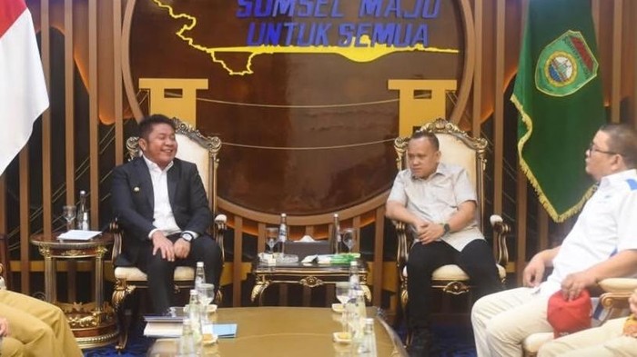 12 Ribu Sopir Menganggur Usai Kebijakan Gubernur Soal Larangan Truk Batu Bara