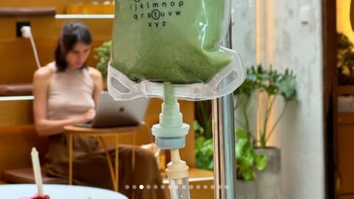 Buba Tea Bali, viral dan menuai kontroversi akibat gimik penyajian matcha yang menyerupai cairan infus medis.