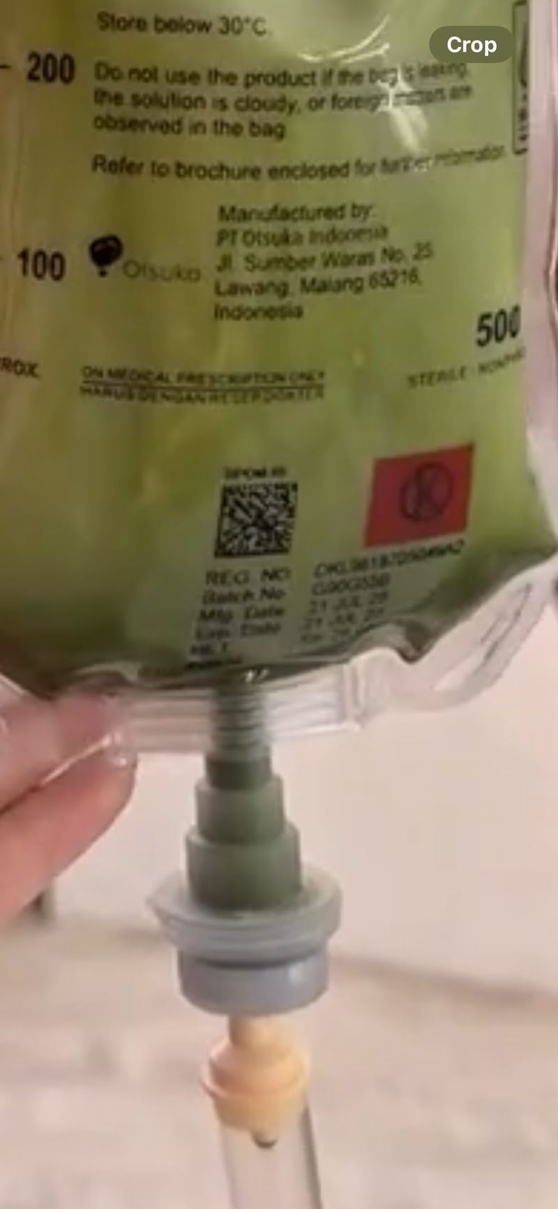 Buba Tea Bali, viral dan menuai kontroversi akibat gimik penyajian matcha yang menyerupai cairan infus medis. Buba Tea Bali, viral dan menuai kontroversi akibat gimik penyajian matcha yang menyerupai cairan infus medis.