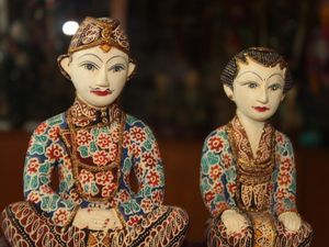 Filosofi Patung Loro Blonyo: Simbol Kehidupan Pengantin Jawa dan Status Sosial