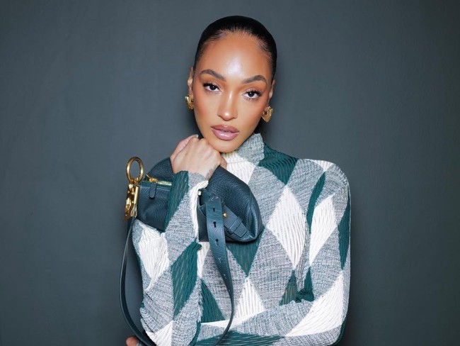 Cara Pakai Blush On Sesuai Bentuk Wajah