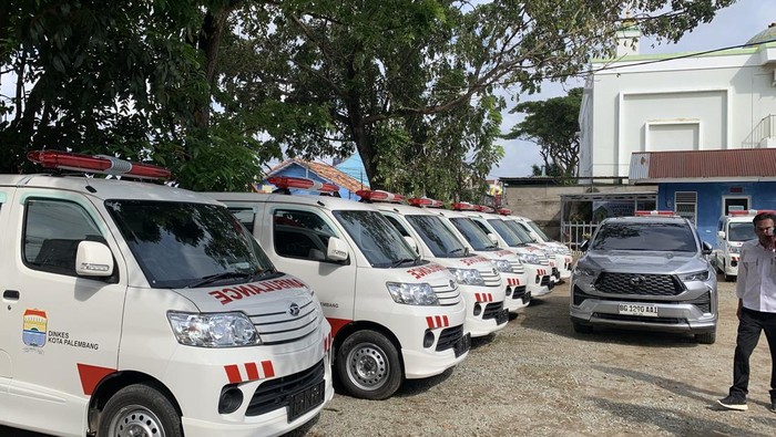 Pemkot Palembang Tambah 13 Ambulans untuk Puskesmas dan PSC 119