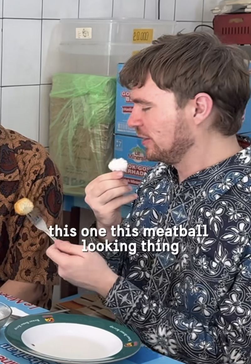 Dubes Swedia makan pempek Seru Banget! Begini Reaksi Duta Besar Swedia saat Cobain Pempek