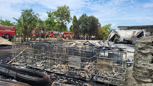 Gudang solar di Desa Bulaklo, Bojonegoro terbakar