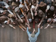 Penjelasan Ending Hamnet: Cara Chloe Zhao Temukan Cahaya di Tengah Duka