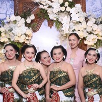 Lahir pada 20 Desember 1967, saat ini Ira berusia 58 tahun. Meski di usianya yang sudah tak muda lagi, namun Ira masih terlihat cantik dan awet muda dengan tubuh yang langsing. Foto: Instagram/@irawbw