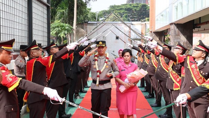 Disambut Pedang Pora, Kombes Wisnu Resmi Jabat Kapolres Bandara Soetta