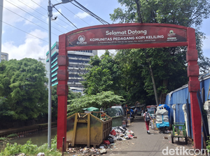 Singgah di Kampung Pedagang Kopi Keliling Starling di Kwitang