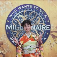 Saat mengikuti kuis, Kanna yang mengenakan kimono bermotif bunga dengan cekatan menjawab berbagai persoalan yang membawanya pada pertanyaan pamungkas ke-12. Foto: Instagram @kannahashimoto.mg