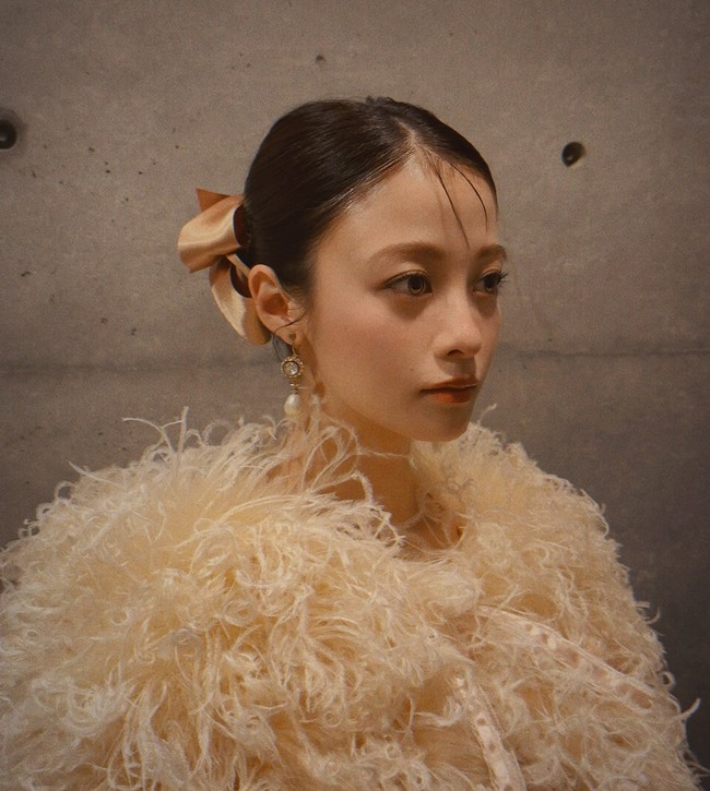 Bintang serial Kingdom tersebut menjadi kontestan pertama dalam Who Wants to Be a Millionaire? edisi Jepang yang kembali tayang pada 1 Januari lalu. Program terkenal itu memulai episode baru setelah 13 tahun. Foto: Instagram @kannahashimoto.mg