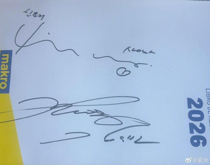 Kim Woo Bin dan Shin Min Ah terungkap berbulan madu di Spanyol. Pasangan itu meladeni ajakan foto bersama dan memberikan tanda tangan.