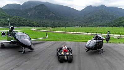 Neymar Pamer Koleksi Mewah Anti-mainstream: Batmobile, Jet Pribadi, Helikopter