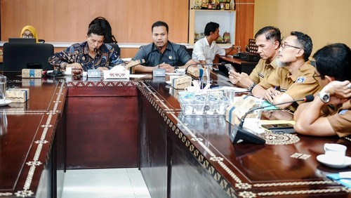 Komisi IV DPRD Lombok Tengah, saat memanggil Sekda, Kepala Dinas Kesehatan dan Dinas Pendidikan dan Kebudayaan Lombok Tengah, di ruang rapat DPRD, pada Selasa (6/1/2026). Foto: (Sekertariat DPRD Lombok Tengah).