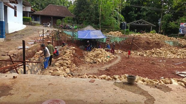 Kondisi terkini Masjid Al Huda, Gunungkidul, yang sedang dilakukan pembangunan talud, Senin (5/1/2026).