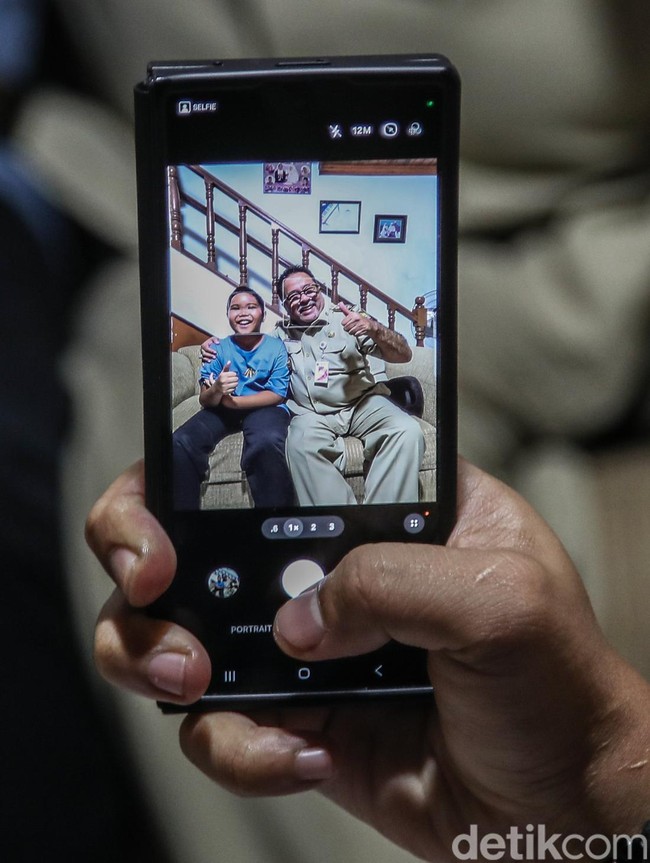 Momen Wagub Rano Karno Jenguk Korban Tabrakan Mobil MBG