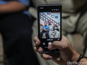 Momen Wagub Rano Karno Jenguk Korban Tabrakan Mobil MBG
