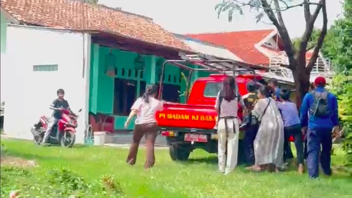 ABG di Tambun Kabur Takut Disunat, Ortu Telepon Damkar!