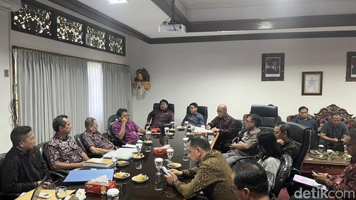 Pansus TRAP DRPD Bali panggil pihak Hotel The Mulia, Selasa (6/1/2026).