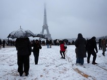 Paris Memutih, Menara Eiffel Berselimut Salju Langka Musim Dingin