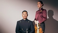 Patricia Schuldtz membagikan foto prewedding dengan Darma Mangkuluhur. Mereka terlihat memakai beskap. (Foto: dok Instagram pschuldtz)