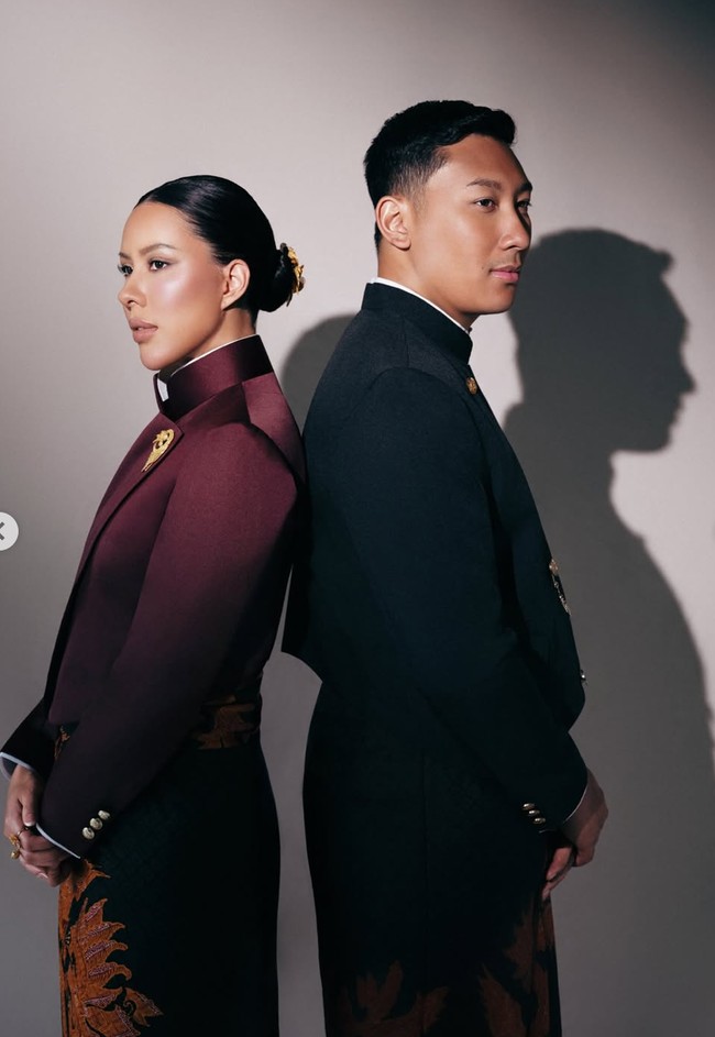 Patricia tampil flawless dengan fokus pada kulit yang tampak halus dan bercahaya. Riasan mata dibuat lembut dengan nuansa natural, dipadukan dengan alis rapi dan lipstik bernuansa nude-pink yang elegan. Foto: Instagram/@pschuldtz