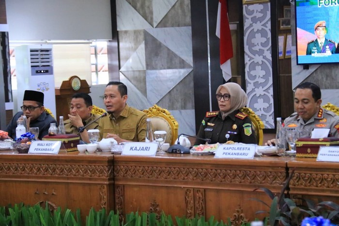 Forkopimda Kota Pekanbaru Sepakat Tertibkan Kabel Fiber Optik